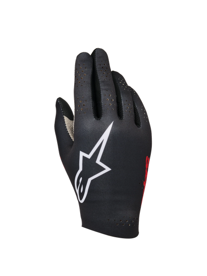 Sim Gloves Graphic 1